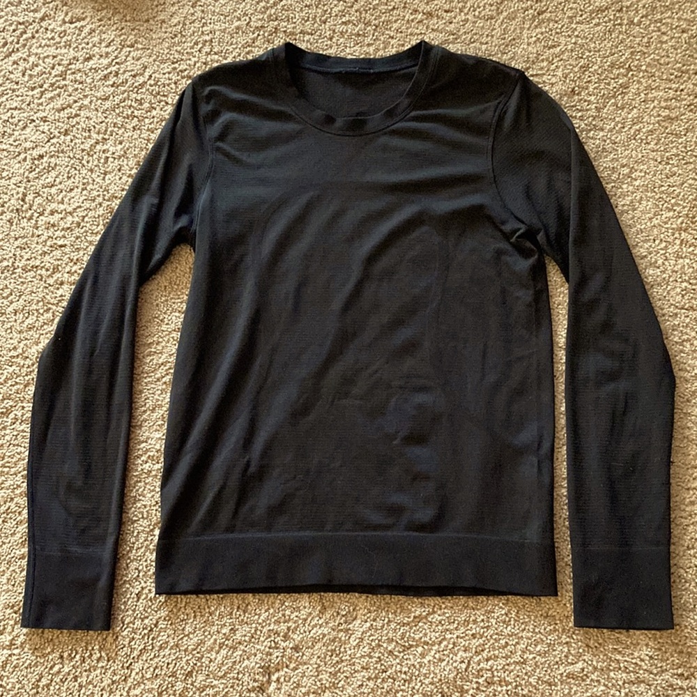 black swiftly tech lululemon top
